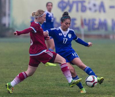 Анастасия Калинина (слева)